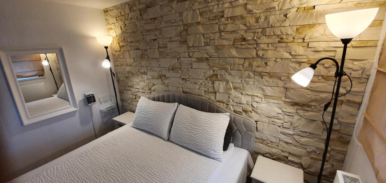 Aparthotel 3 ,, Cosy House Studio" & Parking คอนัส ภายนอก รูปภาพ