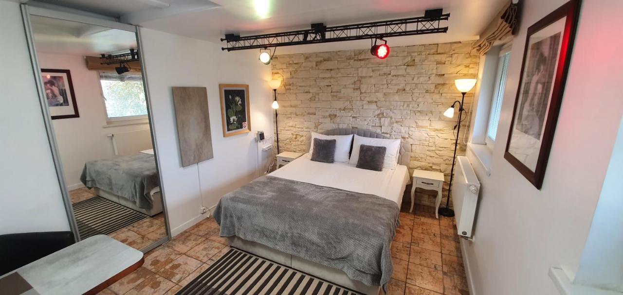 Aparthotel 3 ,, Cosy House Studio" & Parking คอนัส ภายนอก รูปภาพ